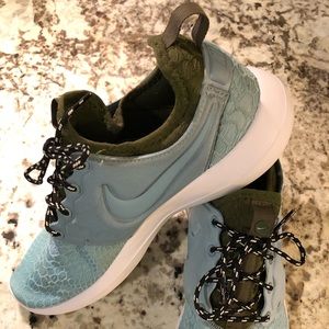 Women's Nike Roshe Two SE Casual Shoes